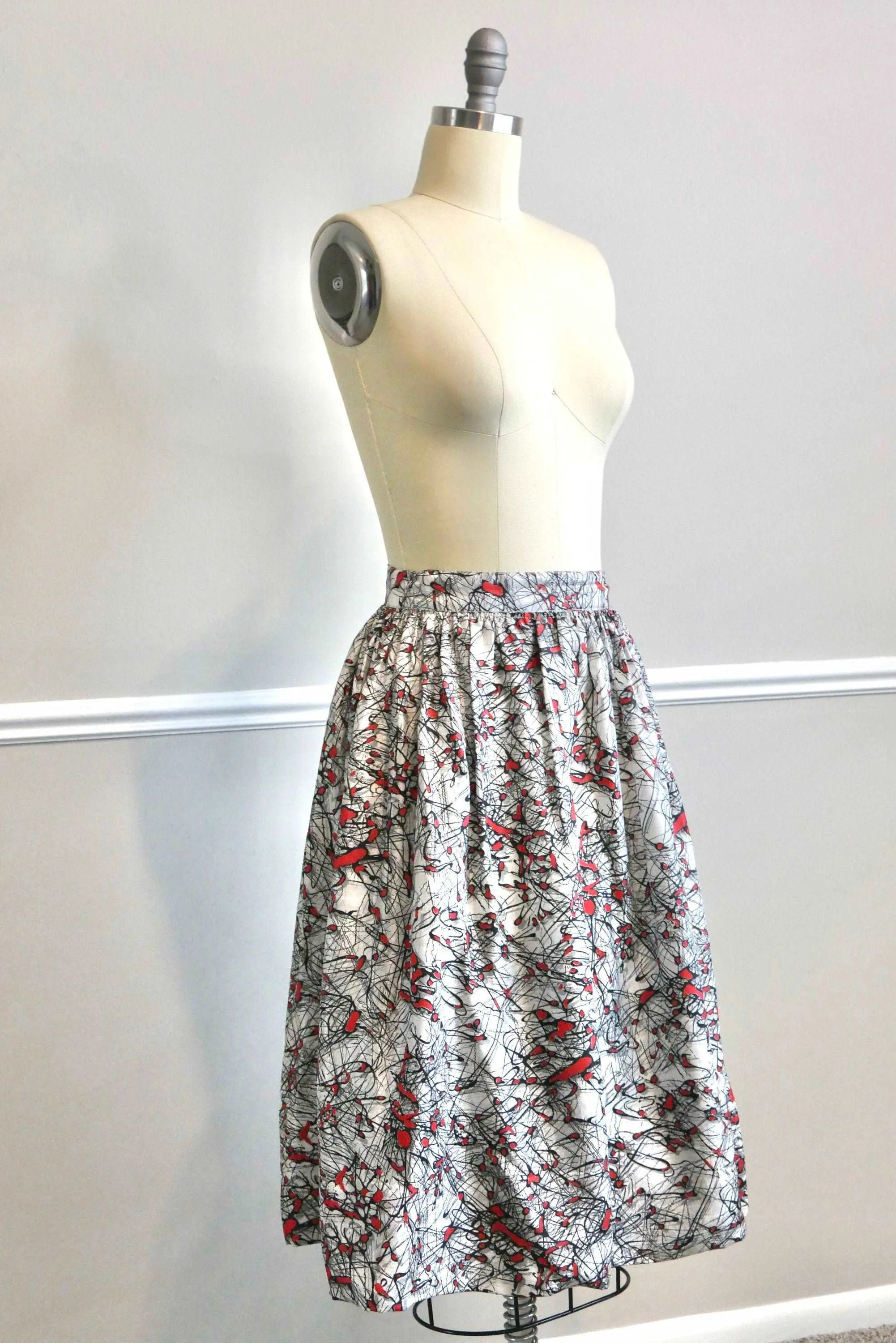 ON SALE Vintage 1950s Circle Skirt / 50s retro Jackson Pollock print Silver full skirt holiday party size XS S